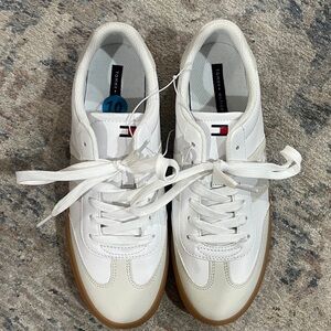NEW Ladies Tommy Hilfigure Sneakers
